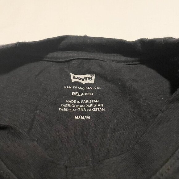 Levis Distressed Relaxed Fit Tshirt Mens Size Medium Shirt - Picture 3 of 16